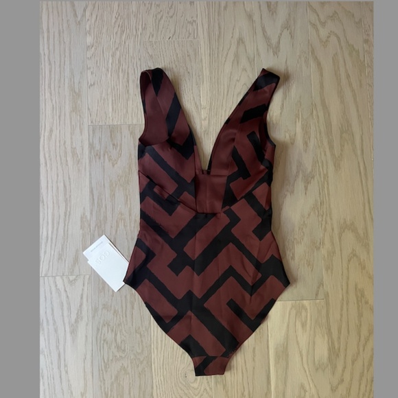 COS OPEN-BACK PLUNGE SWIMSUIT size 6/M BNWT - Picture 2 of 3